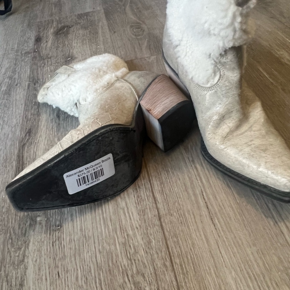EUC, Alexander McQueen Women Cowboy Boots.Size 9.5/10.Off white leather fur. - Picture 3 of 3